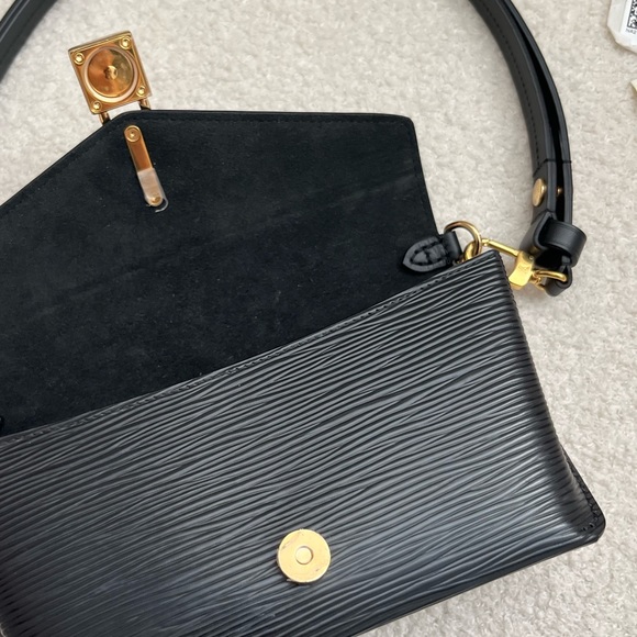 Louis Vuitton Padlock On Strap Monogram - Picture 8 of 16